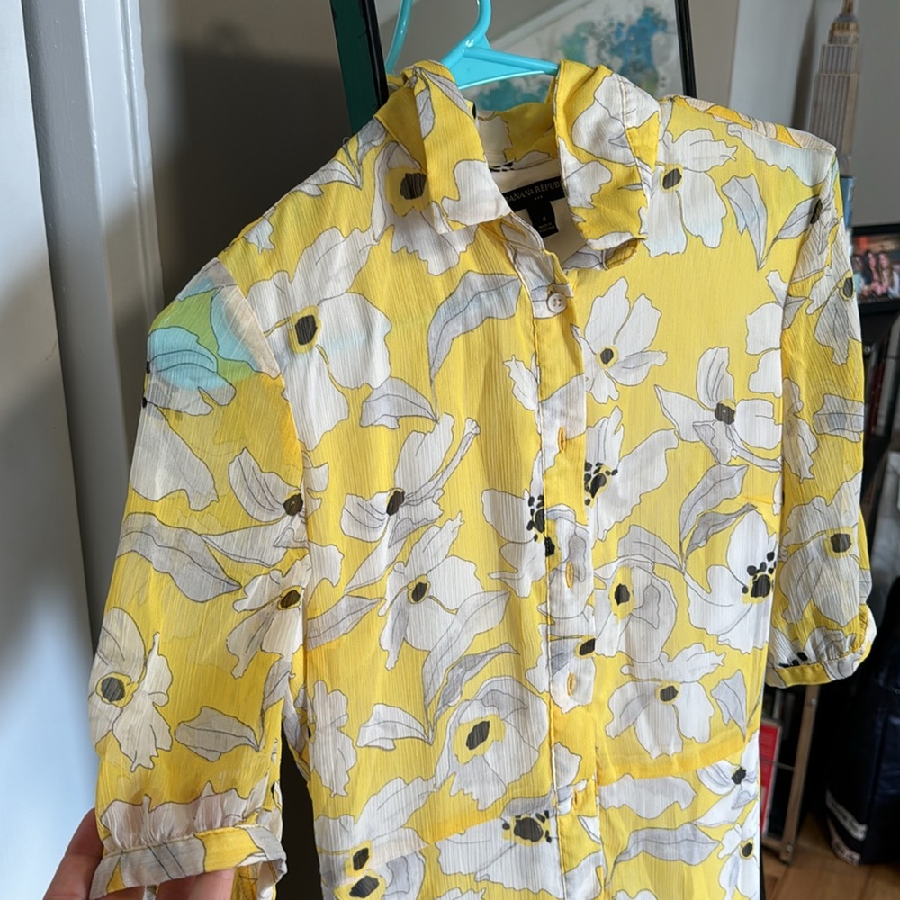 Yellow banana republic dress mint condition & stunning